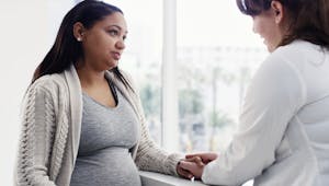 Périnatalité : 11 recommandations du Ciane pour mieux accompagner les femmes, de la grossesse au post-partum