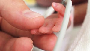 Un bébé naît prématurément et sauve la vie de sa mère, comment ?
