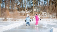 Drame : trois enfants en arrêt cardiaque au Royaume-Uni après être tombés dans un lac gelé