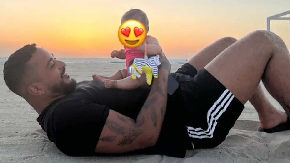 Slimane, papa solo : qui est à la mère de son enfant ? | PARENTS.fr
