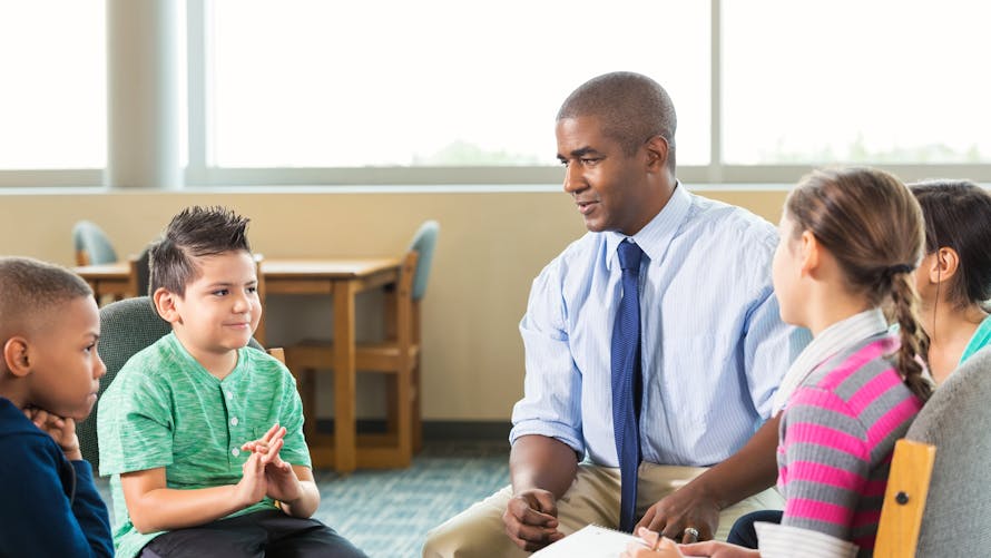Psychologue en milieu scolaire : comment peut-il aider notre enfant ? | PARENTS.fr