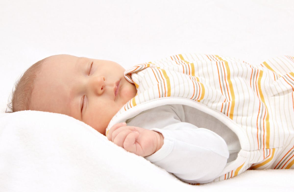 Surpyjama ou gigoteuse : quoi choisir pour que bébé ait chaud