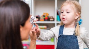 Troubles du langage chez l'enfant : quels sont les signes à reconnaître et quand consulter ?