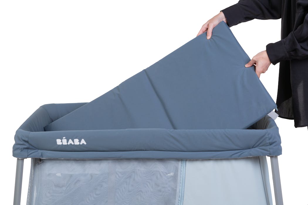 Le lit parapluie Easy Sleep de chez Béaba