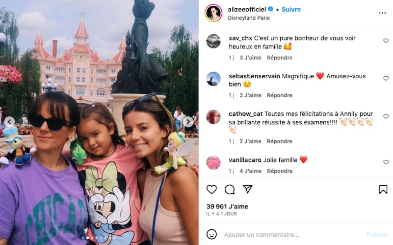 Alizée et ses deux filles à Disneyland