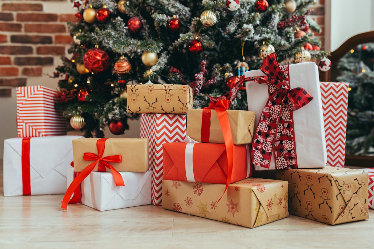 Cadeau de noël personnalisé : un arbre à chocolats et biscuits  Cadeaux de  noël personnalisés, Cadeau de noel original, Cadeau noel