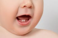 Né avec des dents, ce bébé fait le buzz sur les réseaux sociaux