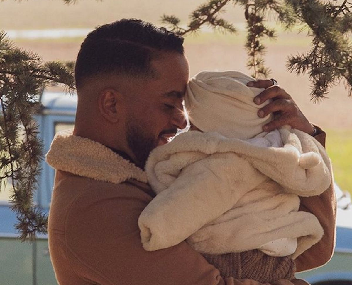 Slimane papa, confessions sur la naissance de sa fille : "Elle a eu du mal à respirer" | Parents.fr