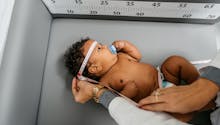 Bébé : pourquoi doit-on mesurer son périmètre crânien ?