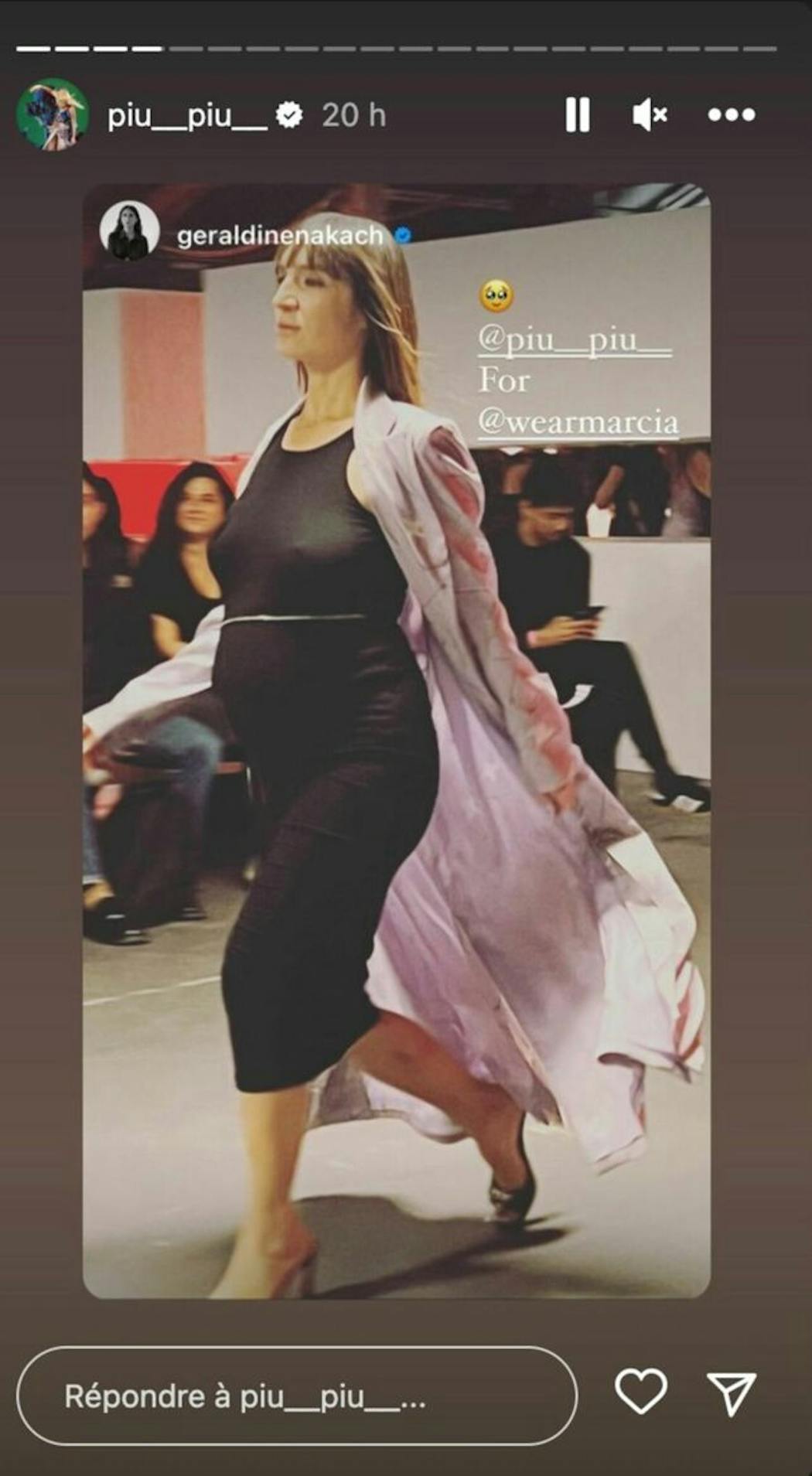 Capture Instagram de Piu Piu partageant son défilé enceinte