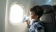 Enfants : à partir de quel âge peuvent-ils prendre l’avion seuls ?