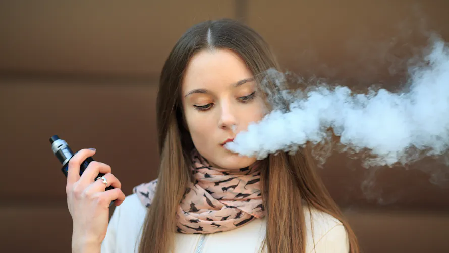 Cigarette lectronique : comment expliquer l'engouement des jeunes ? | Parents.fr Cigarette lectronique : comment expliquer l'engouement des jeunes ? | Parents.fr
