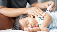 Bébé a de la fièvre : que faire et quand consulter ?