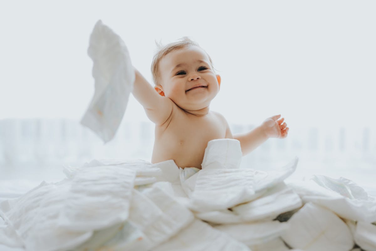 Selles glaireuses chez bébé : doit-on s'inquiéter ? | PARENTS.fr