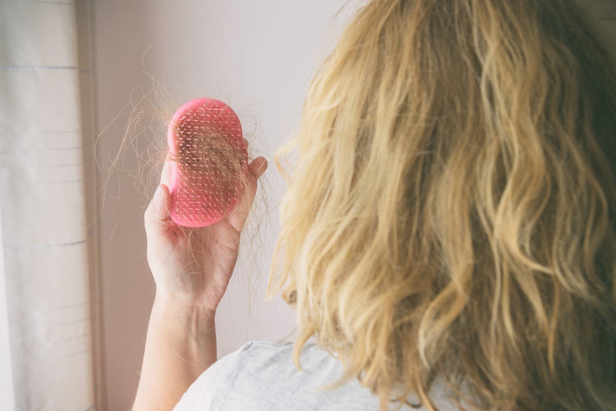 Remède miracle contre la chute de cheveux | PARENTS.fr