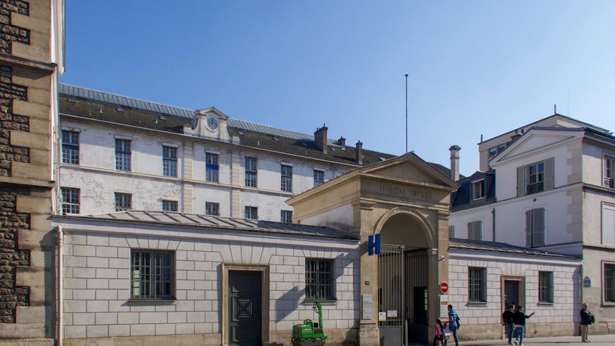 Devanture de l'Hôpital Necker à Paris, rue de Sèvres