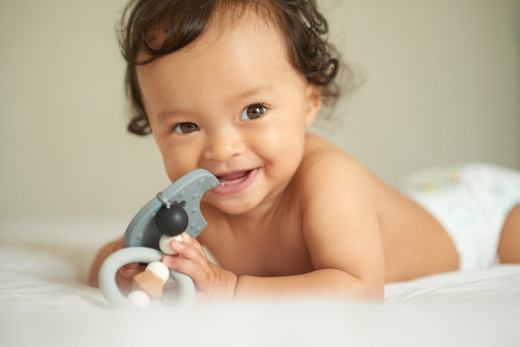 Poussées dentaires : comment soulager les dents de bébé ?