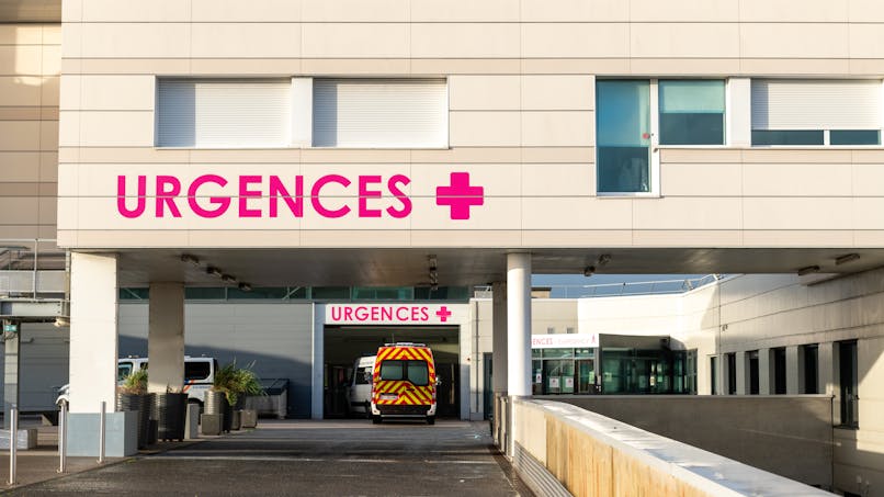 La devanture des urgences d'un hôpital.