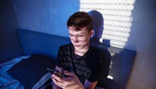 Pornographie : la moitié des garçons de 12-13 ans consulte des sites chaque mois
