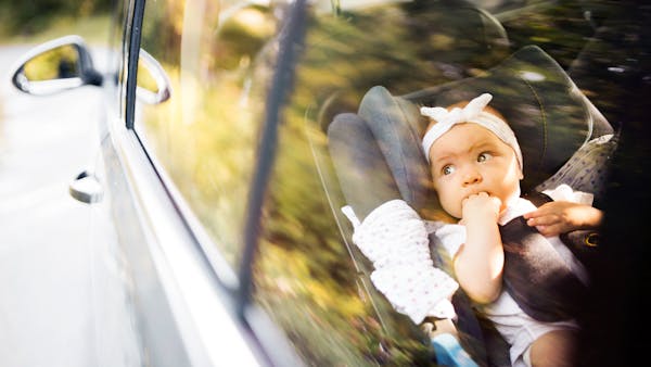 Mort d’un bébé dans une voiture : qu’est-ce que “le syndrome du bébé oublié” ?