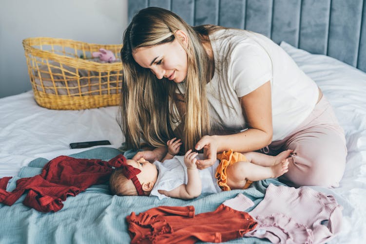 Mamans solos : un congés maternité bientôt plus long ? 