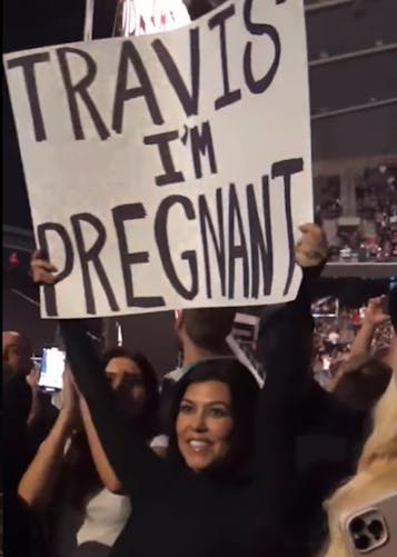 Kourtney Kardashian enceinte : elle dévoile la nouvelle d'une émouvante façon à son chéri