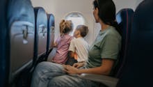 Maman solo, on lui a interdit de monter dans l’avion avec ses jumeaux