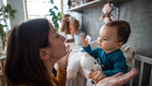 Voici pourquoi nous parlons si gentiment aux bébés et… aux chiots, d'après une étude