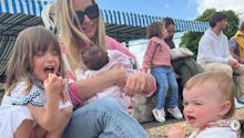 « Trop d'amour » : Cindy Poumeyrol (Maman et célèbres) publie une adorable vidéo de ses bébés complices