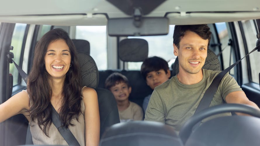 Départ en vacances : nos astuces pour un trajet en voiture apaisé avec vos enfants
