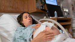 Bébé engagé dans le bassin : comment se déroule cette étape-clé de l’accouchement ?