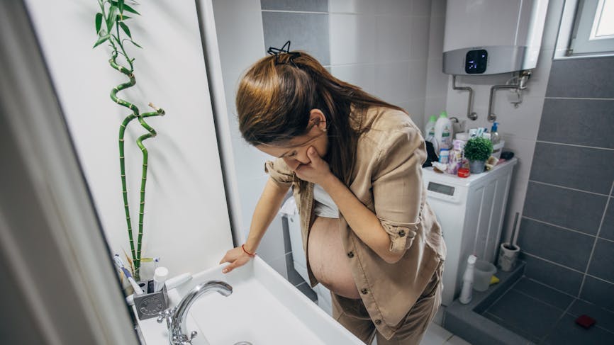 Femme enceinte souffrant de nausées