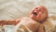 Quand faut-il utiliser une solution de réhydratation chez un bébé ?