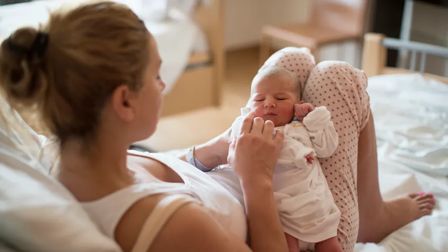 Du liquide amniotique dans les poumons de bb : c'est grave ? | Parents.fr Du liquide amniotique dans les poumons de bb : c'est grave ? | Parents.fr