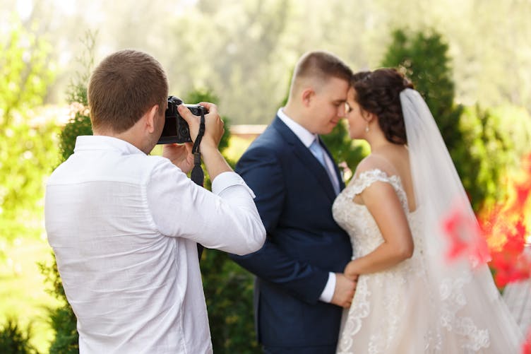 Elle paie très cher un photographe pour son mariage, le résultat est « tout simplement horrible » 