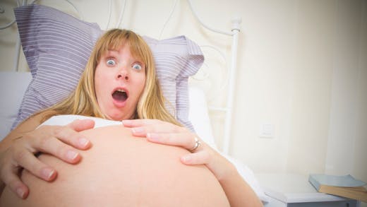 La chronique de SerialMother : « Comment faire du jour de ton accouchement le pire jour de ta vie »
