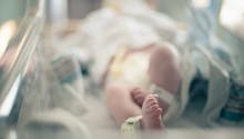 Un bébé meurt de façon inexpliquée à l’hôpital : une infirmière responsable ?