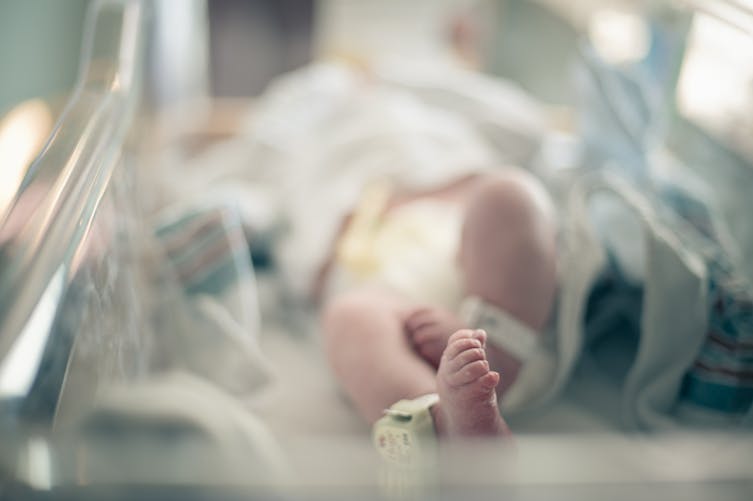 Un bébé meurt de façon inexpliqué à l’hôpital : une infirmière responsable ?