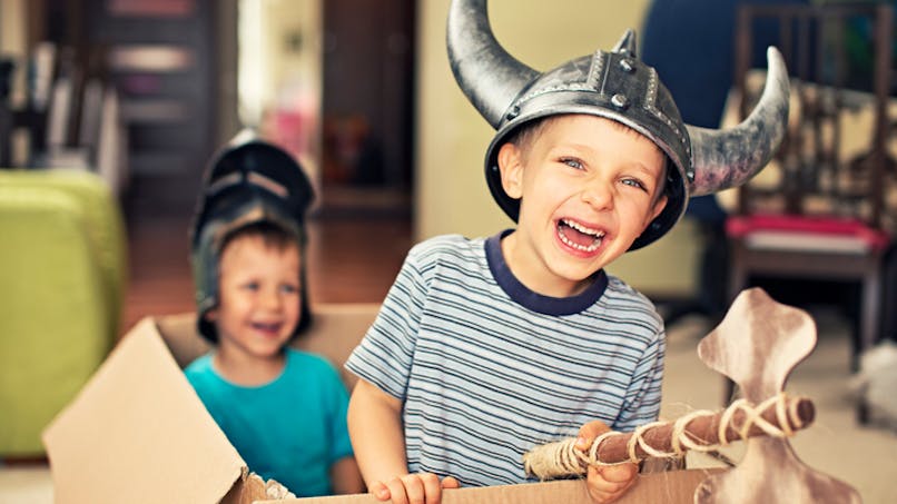 enfant jouant aux vikings