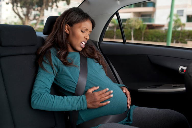femme enceinte en voiture