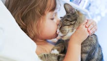Voilà pourquoi il vaut mieux éviter de laisser les enfants embrasser leur animal de compagnie