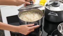 Pourquoi il faudrait éviter de laisser du riz cuit refroidir à température ambiante