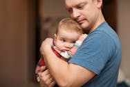 Dépression post-partum : les pères aussi devraient être dépistés, selon des chercheurs