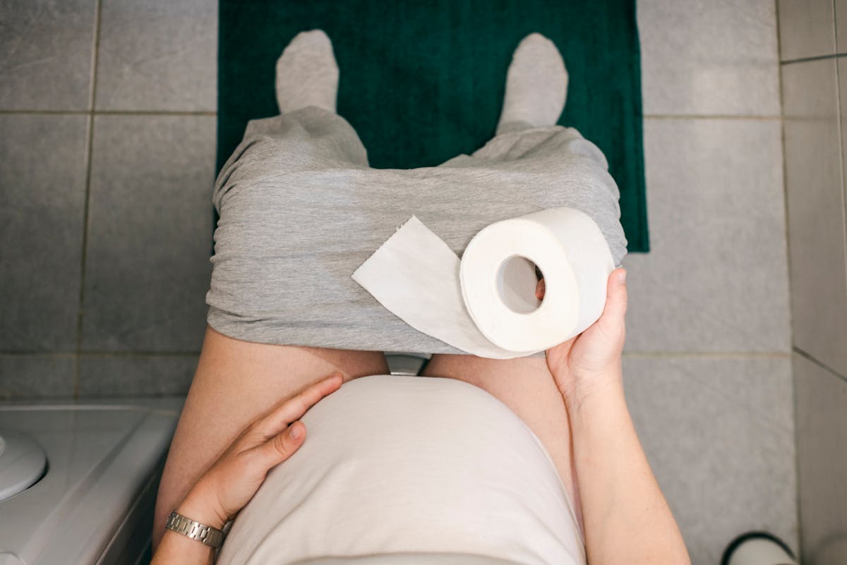 Pertes vaginales jaunâtres durant la grossesse : que faire ...