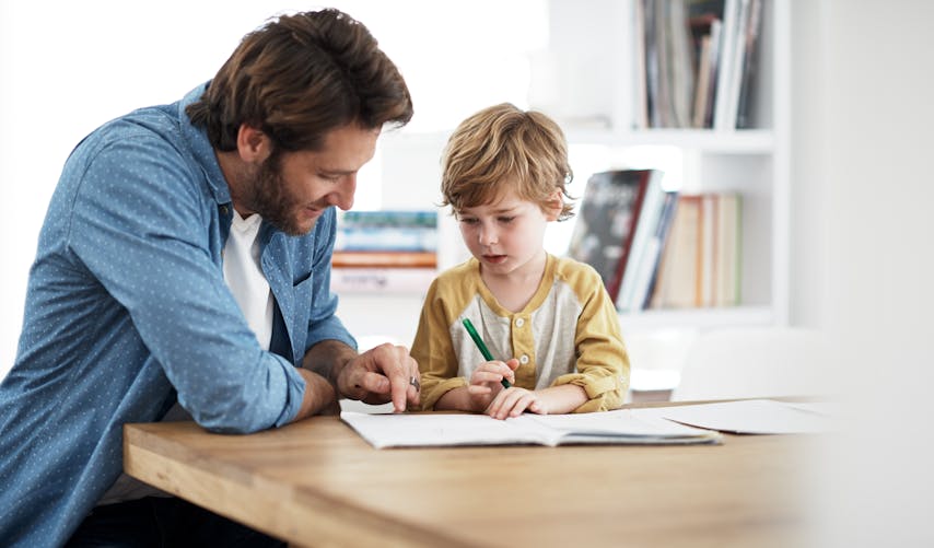 Une père impliqué aide l’enfant à réussir sa scolarité, selon une étude