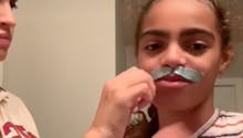 Une maman épile la moustache de sa fille de 12 ans, sa famille l’accuse de la traumatiser