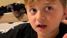 Un petit garçon, très drôle, se moque de son père... La vidéo vue presque 8 millions de fois sur Tik Tok
