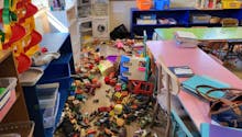 Une institutrice partage une photo de sa salle de classe à la fin de la journée, son post fait le buzz