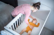La méthode magique d’une infirmière pour déposer un bébé dans son lit sans le réveiller
