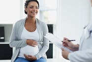 Déclaration de grossesse : qui doit-on prévenir, quand et comment ?